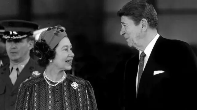 Queen Elizabeth II dan Ronald Reagan