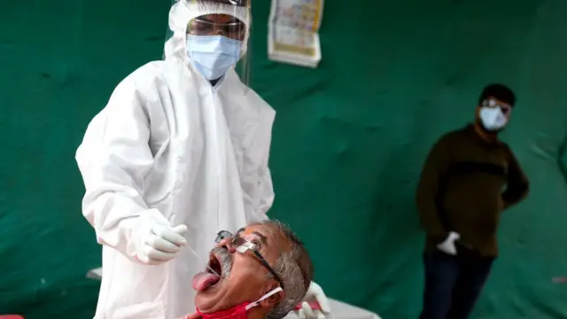 कोरोनाच्या दुसऱ्या लाटेचं वेगळेपण काय? लॉकडाऊन लावून ती जाईल का?