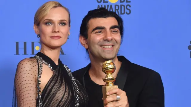 Akın sahneye filmin başrol oyuncusu Diane Kruger ile birlikte çıktı.