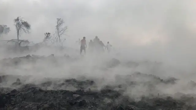 Residentes en zona devastada por la lava