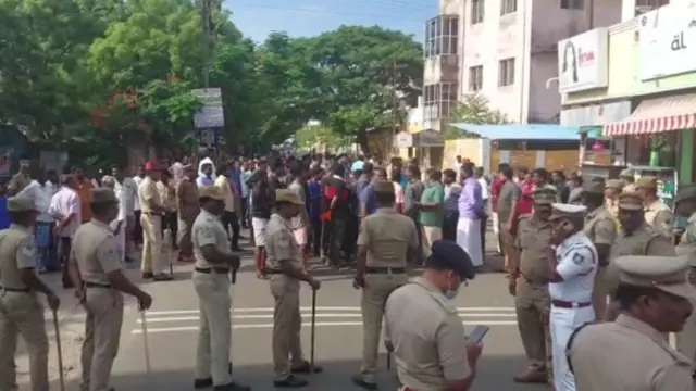 மகளைவிட சிறப்பாகப் படித்த மாணவரைக் கொன்ற தாய் - பெற்றோர் போராட்டம்