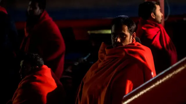 গত বছর ডিসেম্বরে স্পেনের মালাগা বন্দরনগরীর কাছে উদ্ধার হওয়া বাংলাদেশি কয়েক যুবক।