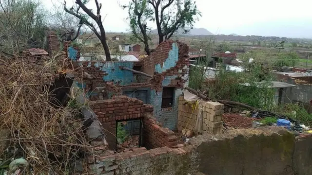 ઘરવિહાણા બન્યા અનેક લોકો