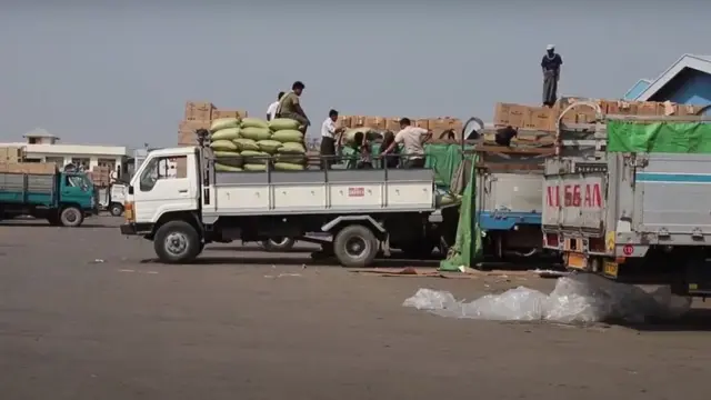 ရခိုင်ပြည်နယ်က ကုန်စည်ပို့ဆောင်ရေး ယာဥ်တစ်စီး ကုန်တင်နေစဥ်