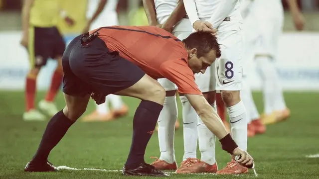 የእግር ኳስ ዳኛ