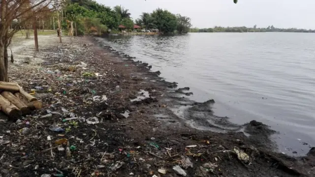 Iyo micafu yisuka mu kiyaga Tanganyika iciye mu nzuzi