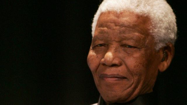 Nelson Mandela, célébrant son 89e anniversaire, à Johannesburg, le 18 juillet 2007