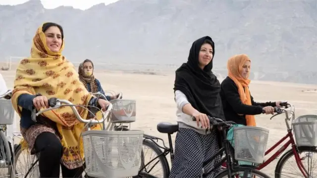 लड़कियों का साइकिल कैंप