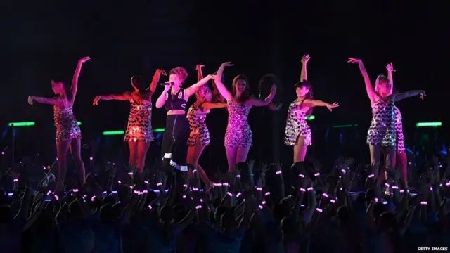 टुंडी फ़ीनिक्स