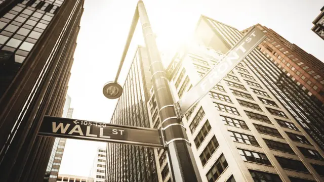 Un letrero de Wall Street en esa calle