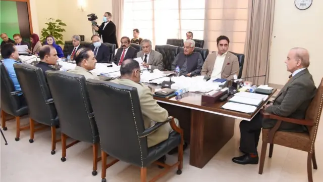 पाकिस्तान आतंकवाद आर्थिक संकट