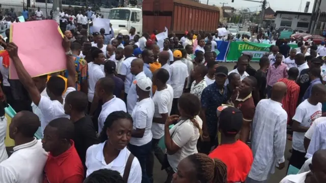 Crowd gada for Rivers to protest election