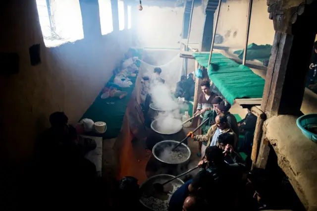 رقص و سماع برای "پیر شالیار" در اورامان تخت