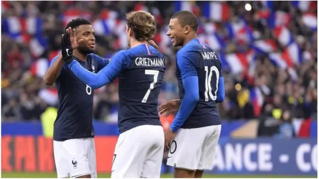 Awon agbabọọlu n yayọ pe wọn bori