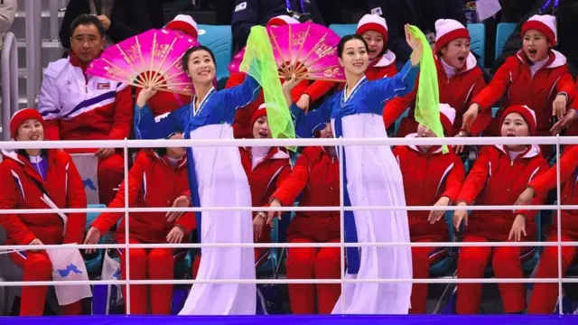 ઉત્તર કોરિયાની ચીયરલીડર્સ