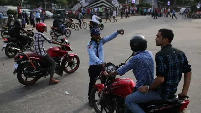 ঢাকায় মোটর সাইকেল