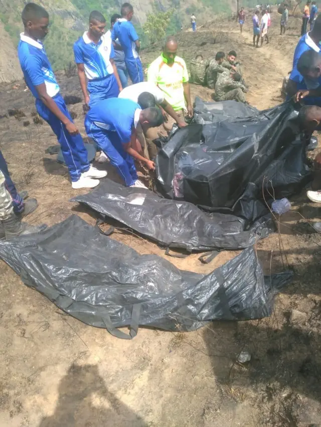 உயிரிழந்தவர்களின் உடல்கள்