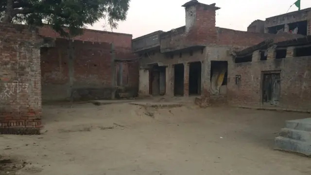 अमेठी का महोना गांव