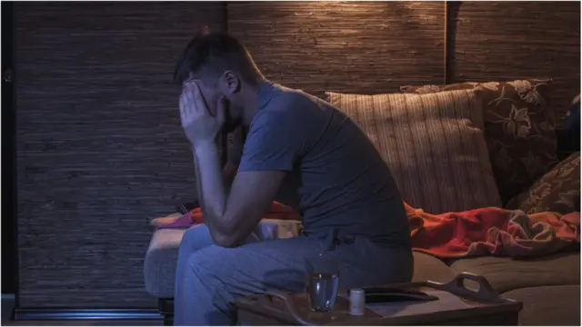 સંશોધકોનું માનવું છે કે કેટલાક કોરોનાગ્રસ્ત લોકો વધારે શરદીની સાથે સાથે માથાનો દુઃખાવો, ગળામાં ખરાશ અને વહેતું નાક પણ ધરાવે છે