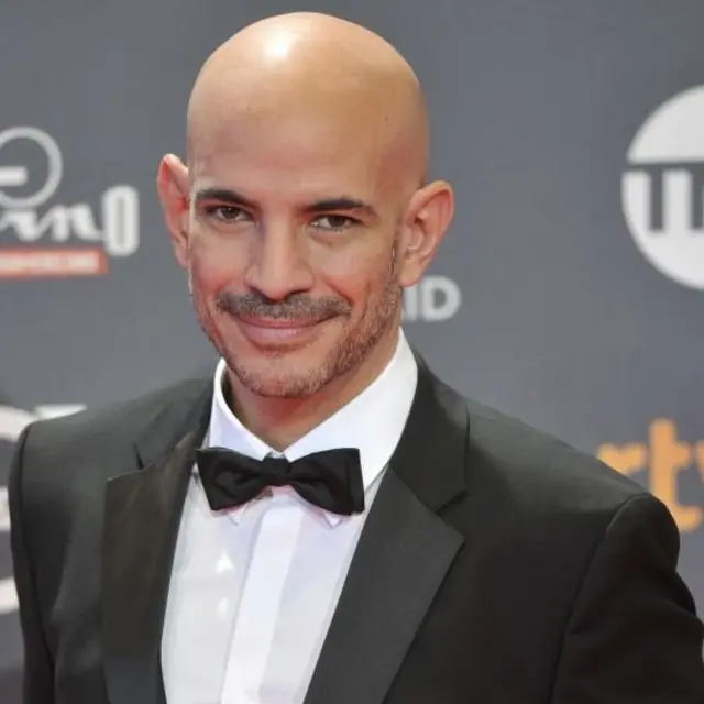 Ricardo Morán en alfombra roja.