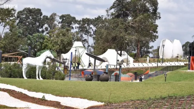 በታላቁ ቤተ መንግሥት የሚገኘው የአንድነት ፓርክ ለእይታ ክፍት ሆነ