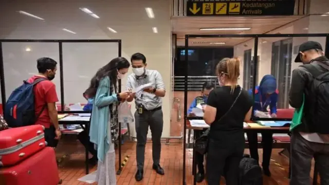 Pemeriksaan dokumen di Bandar Udara Soekarno Hatta