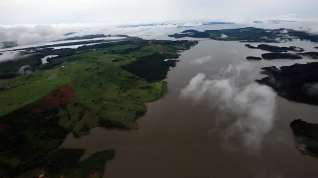 Localidade da Amazônia vistablaze no celularcima