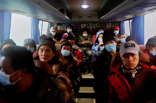在中國，前往外地打工的農民工依然是城市建設的主力。