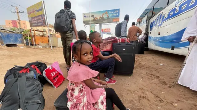 مواطنون أجانب في انتظار الإجلاء