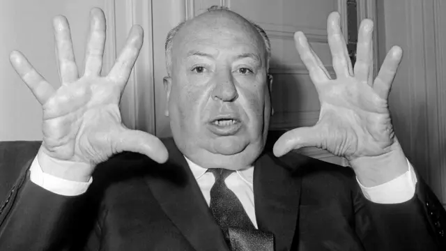 Руководству киностудии Universal Хичкок виделся скорее добродушным ведущим телесериала-антологии "Альфред Хичкок представляет"