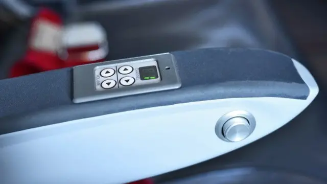 El reposbrazos de un avión