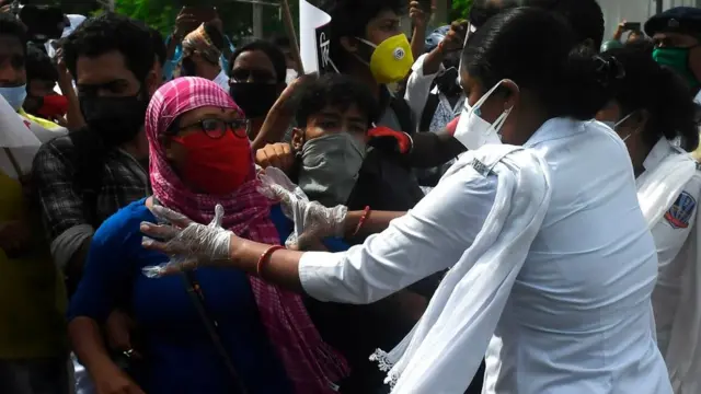 করোনা বিস্তার ঠেকাতে সরকারের ব্যর্থতার অভিযোগ তুলে বামপন্থীদের বিক্ষোভ - ১৪ই জুলাই ২০২০