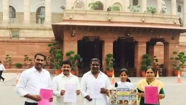 పార్లమెంటు ప్రాంగణంలో ఇన్నారెడ్డి బృందం