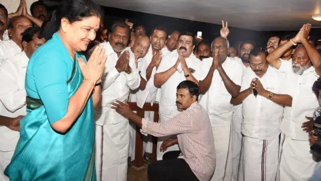 யார் இந்த வி.கே. சசிகலா? - ஜெயலலிதா உடனான நட்பு முதல் கொரோனா தொற்று வரை