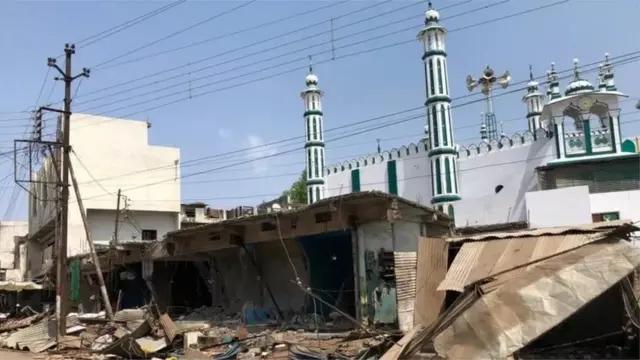 ఒక వర్గం వారిని టార్గెట్ చేస్తున్నారని కొందరు ఆరోపిస్తున్నారు