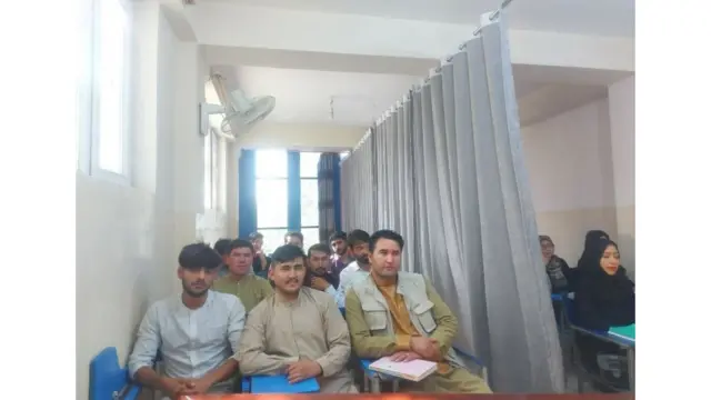 यूनिवर्सिटी की क्लास