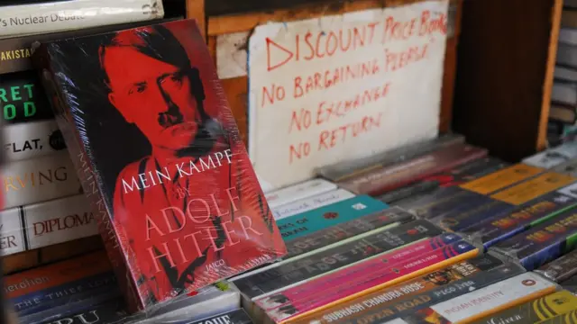 রাজধানী দিল্লির ফুটপাথে বিক্রি হচ্ছে হিটলারের আত্মজীবনী