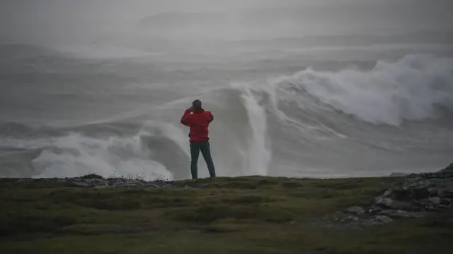 Olas en Trearddur Bay, en Gales.