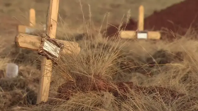 Croix en bois au cimetière