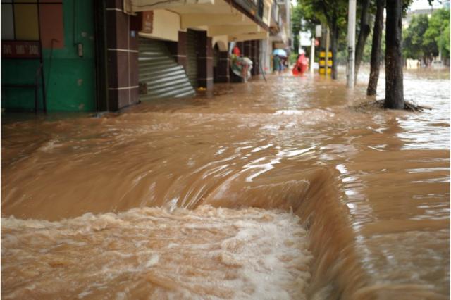 7月2日，成都蒲江縣境內遭遇大暴雨和洪水襲擊，大量果樹、農田、民房等進水被淹。
