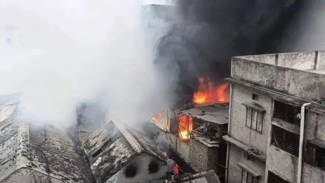 চকবাজারে একটি ভবনে অগ্নিকাণ্ড