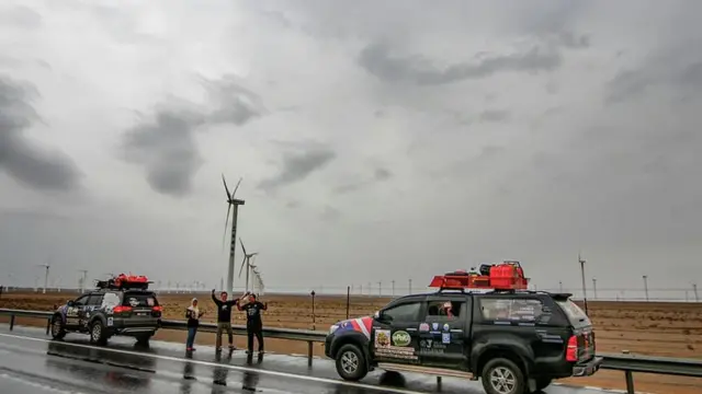 Ratusan kincir angin di Xinjiang.