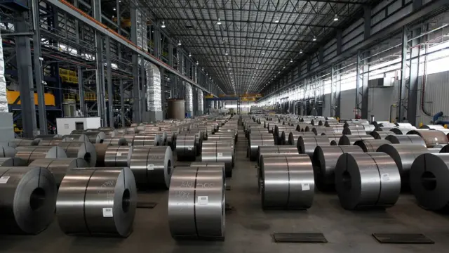 Rollos de acero en una planta en Michigan, Estados Unidos.