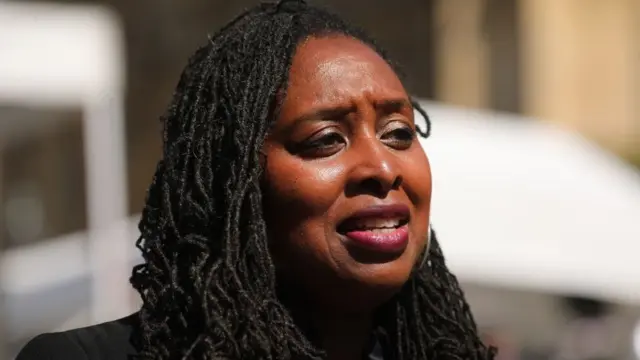 Xildhibaan Dawn Butler ayaa sheegtay in mar loo qaatay in ay nadiifiso ka tahay baarlamanka