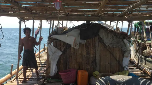 ကျားဖောင်များ လုပ်ငန်းခွင် တခု