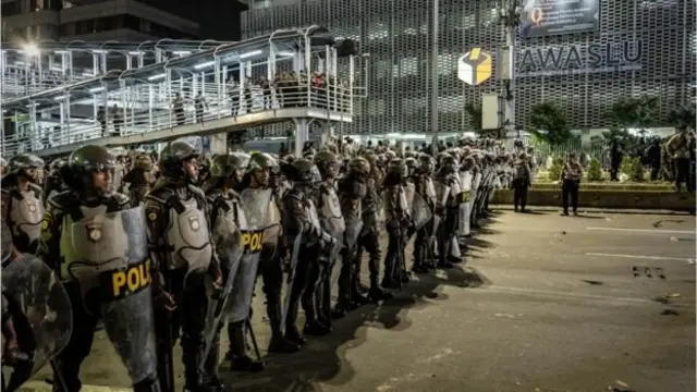 காவல்துறை