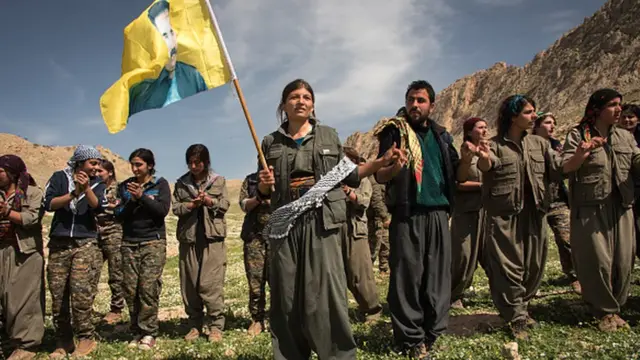 YBŞ üyeleri Nisan 2016'da Abdullah Öcalan'ın doğum gününde gösteri düzenledi