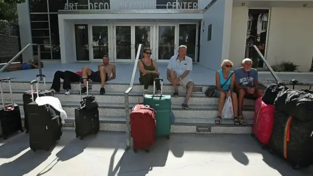 Turistas en escaleras