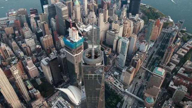 صورة بالطائرة من المملكة المتحدة تظهر نهر التيمز