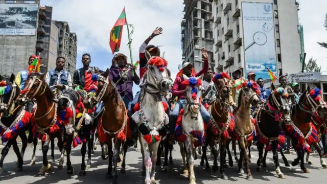 Namoota simannaa ABof fardaan ba'an keessaa muraasa, Fulbaana 15, 2018